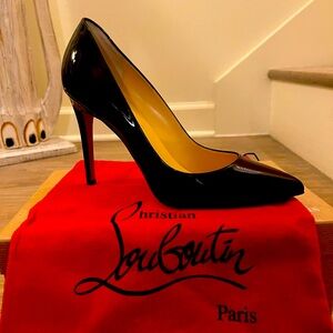 Louboutin Pigalle black pump. EU 40. 100 mm heel. Worn once.